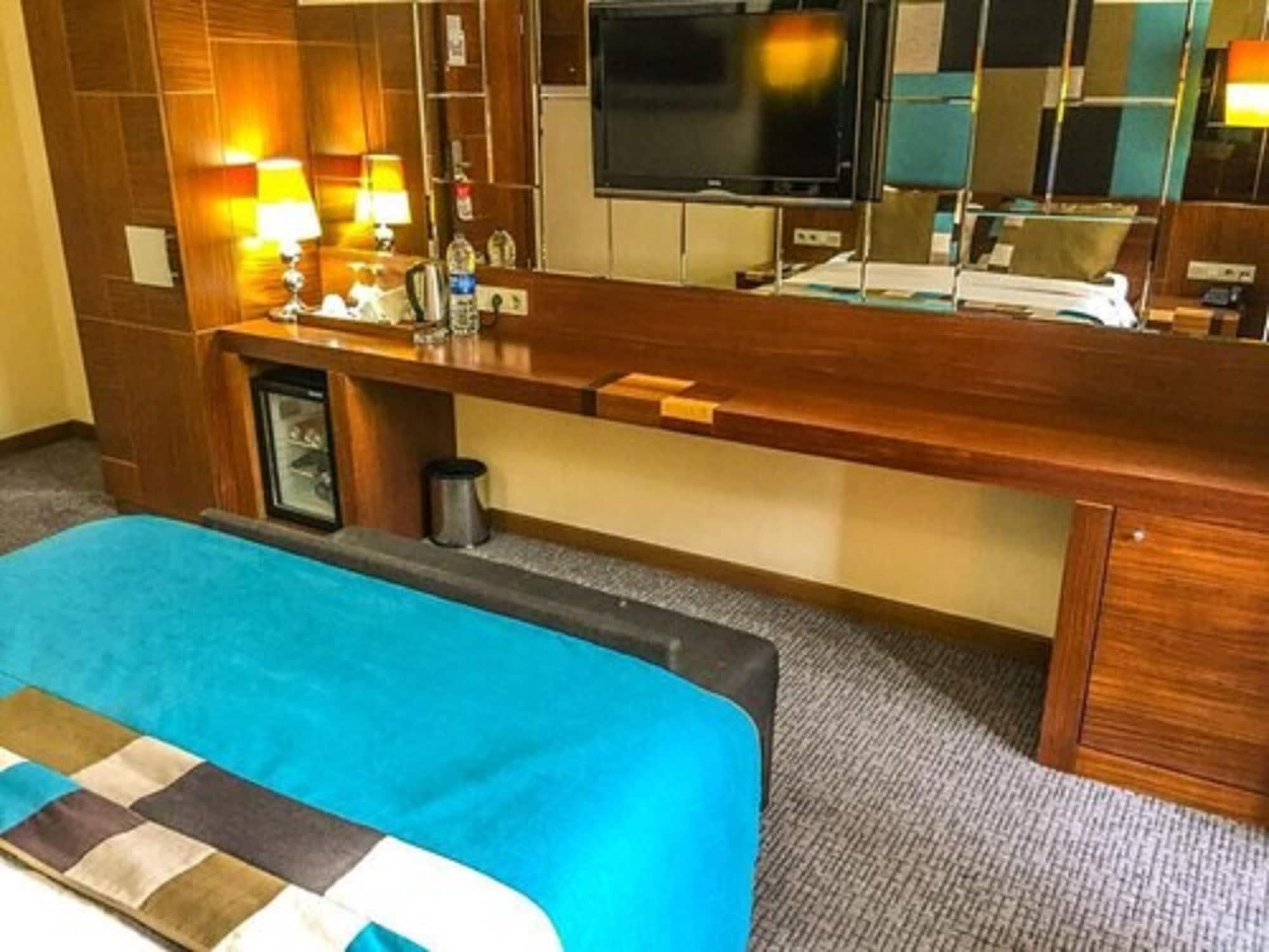 Collage Pera Hotel İstanbul Dış mekan fotoğraf